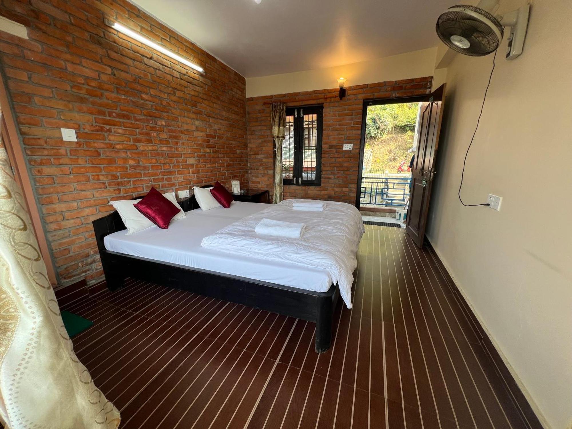 Little Pilgrim Family Lodge Pokhara Exterior photo